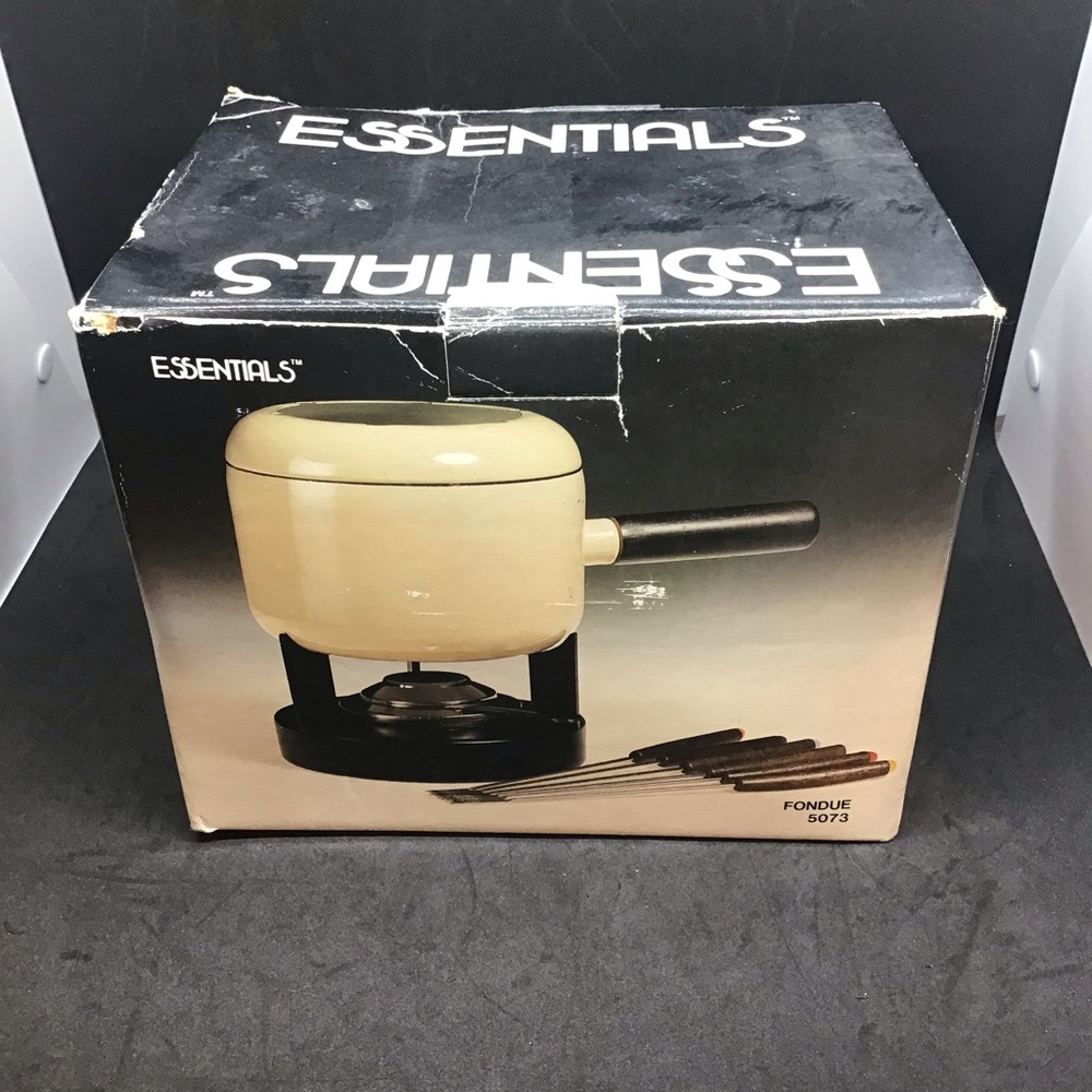 NOS NIP Vintage Essentials Fondue Set Wheat color #5073